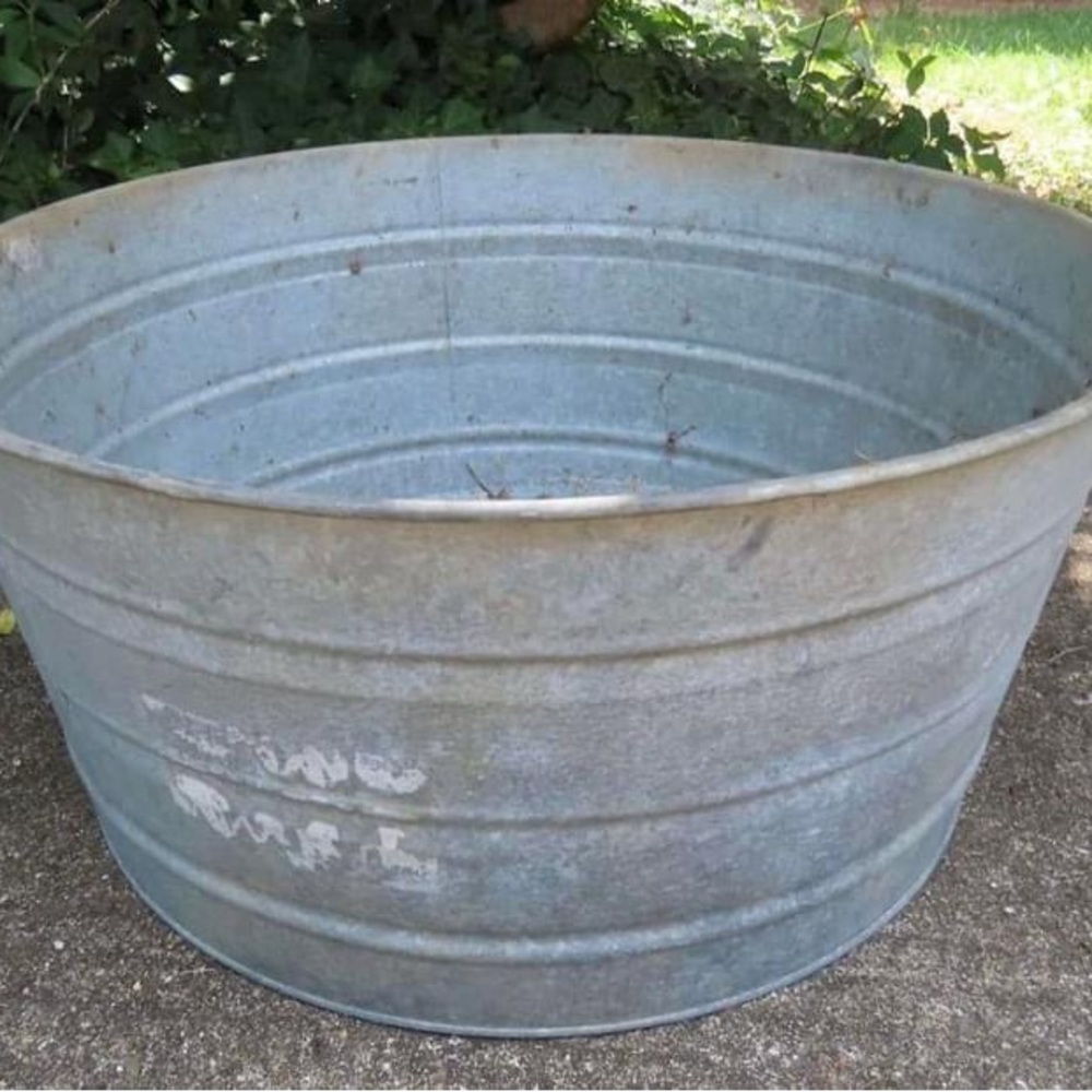 Vintage Large Galvanized Wash Basin great shape little rust
